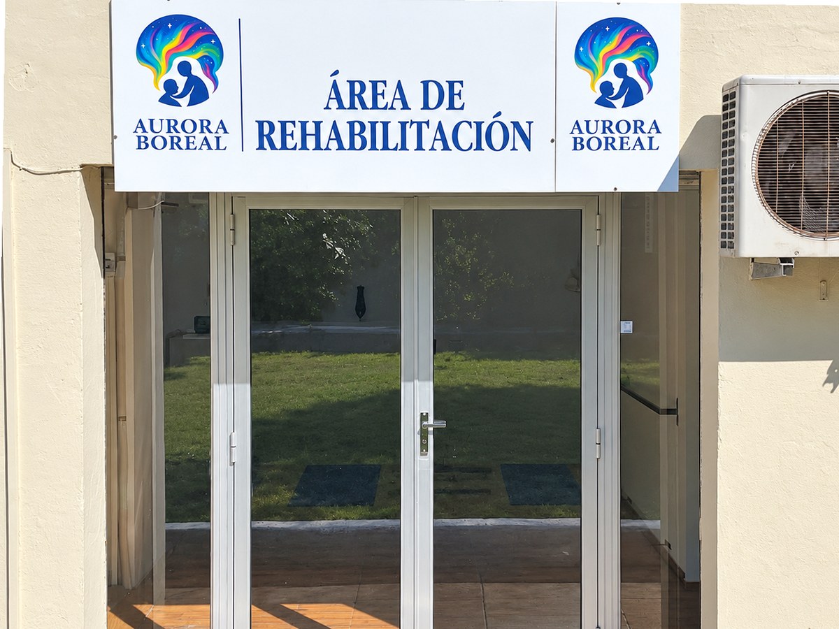 Puerta de acceso al Área de Rehabilitación de Aurora Boreal